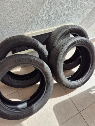 4 pneus Goodyear Wrangler Territory aro 18 - 215/55 sem furos ou reparos