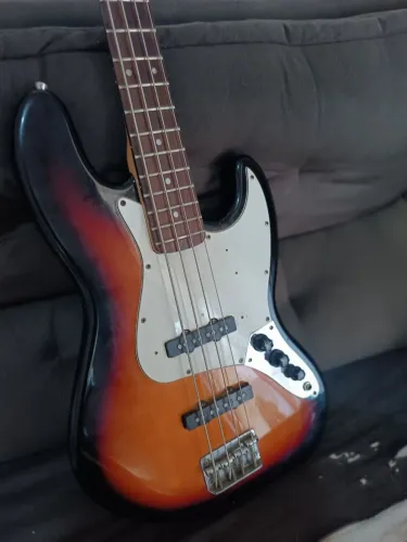 Contrabaixo Squier Jazz Bass leia o anúncio 