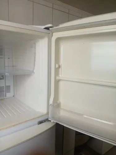 GELADEIRA PANASONIC FROST FREE 387 - ESTRAGADA!