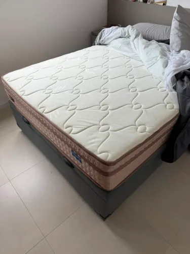 Cama casal com bau