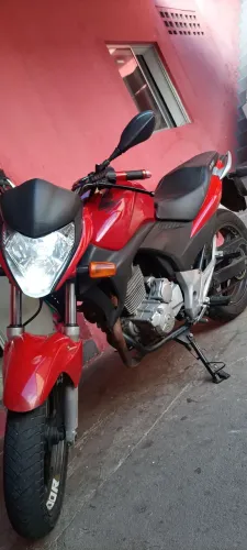 Vendo eu troco por outra moto CB 300 em bom estado