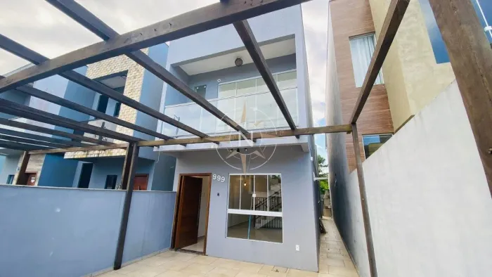 Linda Casa para Aluguel Anual com 3 dormitórios e uma Suíte!
