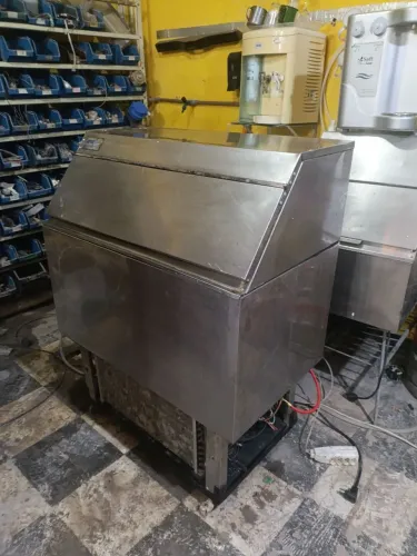Máquina de Gelo Everest 150 kg, 220 v. Ótimo estado.