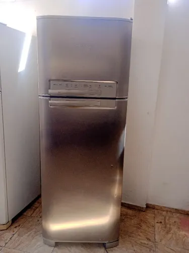 Geladeira Electrolux Frost Free Inox 503L funcionando 