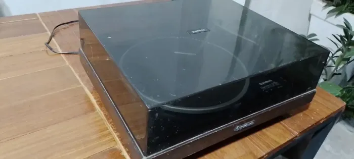 Toca-discos Gradiente garrard s 95 com defeito