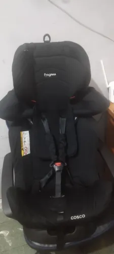cadeirinha de carro infantil Cosco Progress preta, com capacidade para crianças de 0 a 36