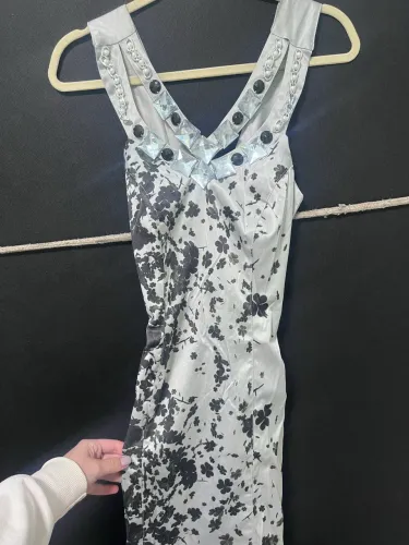 Vestido com pedras