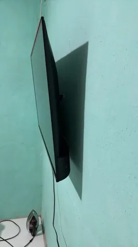 Vendo televisão TCL nova 