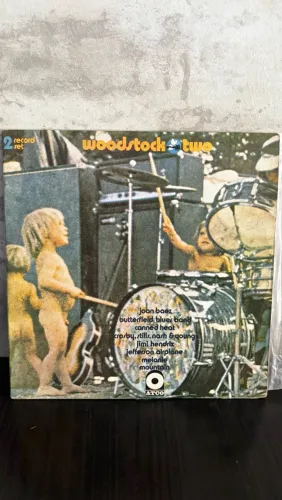 icônico Woodstock Two