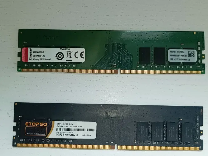 2 pentes de memória ram de 8gb 
