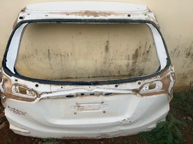 Tampa traseira da hr-v 2016
