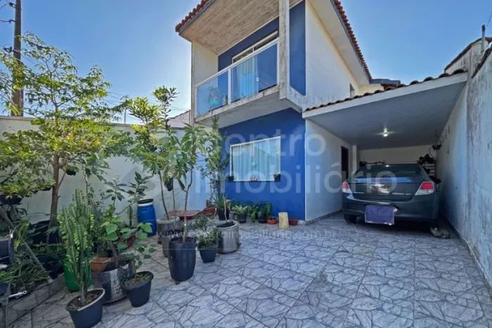 CASA à venda com 2 quartos em Peruíbe, no bairro Jardim Veneza