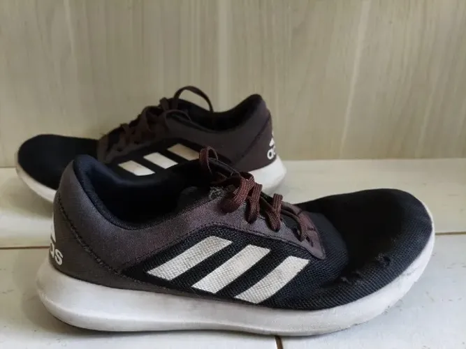 Tênis Adidas 41 todo Original super confortável top de linha