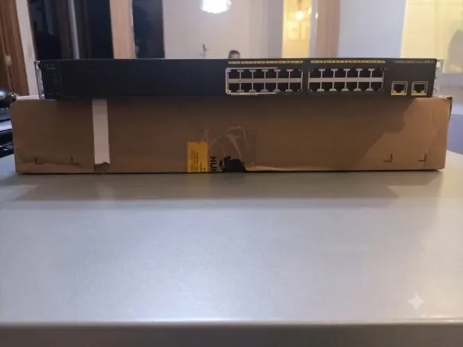 Switch Cisco Catalyst 2960-24TT-L Gerenciável 26 Portas RJ-45 4GB/s