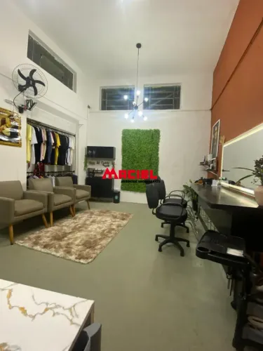 PONTO COMERCIAL COM EDICULA NO FUNDO, PARA LOCAÇÃO