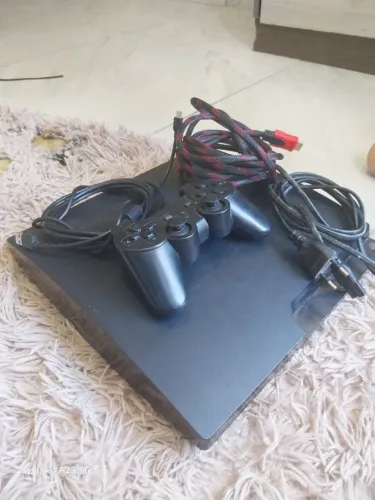 Vendo ps3 em bom estado, c/ jogos, cabo HDMi, mas um cabo que carrega com 2 controles. 900