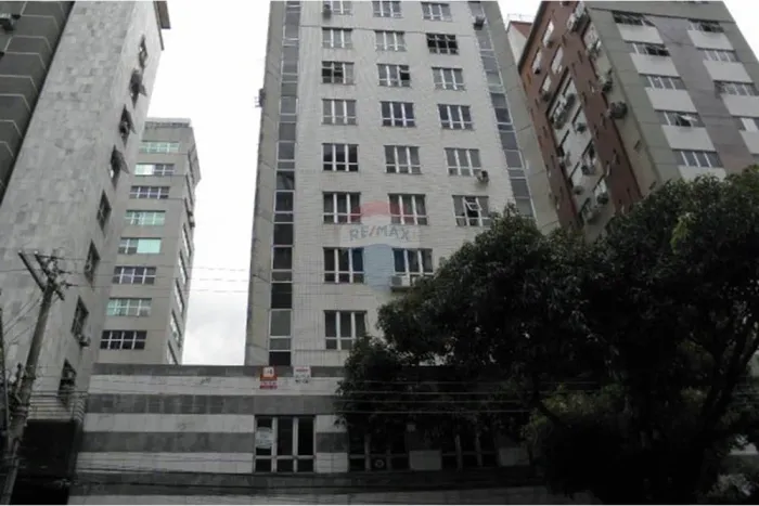 Sala Comercial / Consultório com 29m², ar condicionado, vaga de garagem e banheiro privati