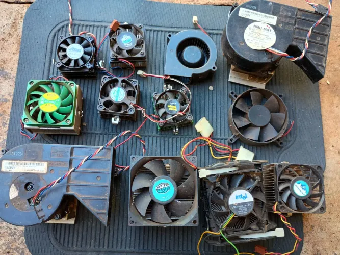 Lote com 12 cooler e dissipador para processador - usados