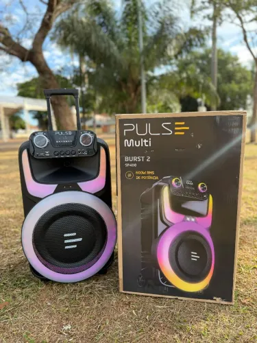 Vendo caixa de som pulse 600w com alça, rodas é Luzes deLed nova na caixa.