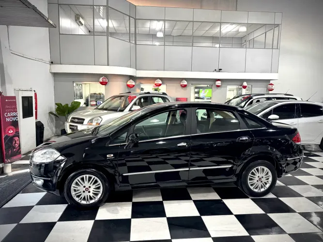Fiat Linea LX 1.9/ 1.8 Flex 16V Dualogic 4P 2011