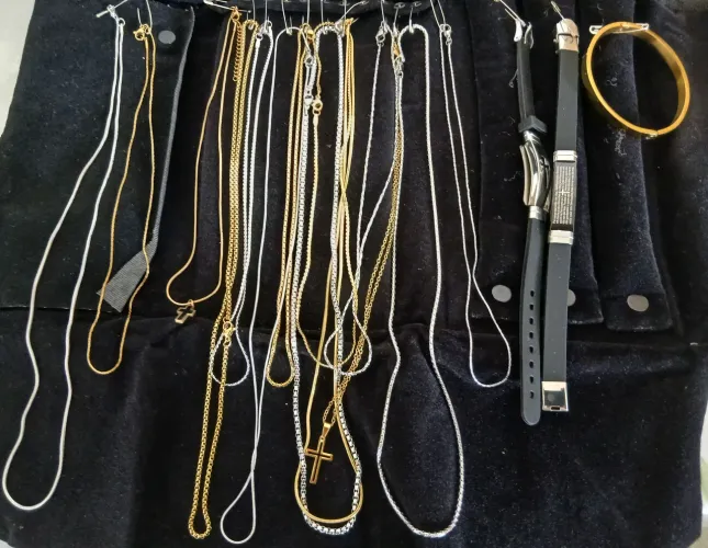 VENDO CORDÕES, PULSEIRAS DE AÇO INOXIDÁVEL