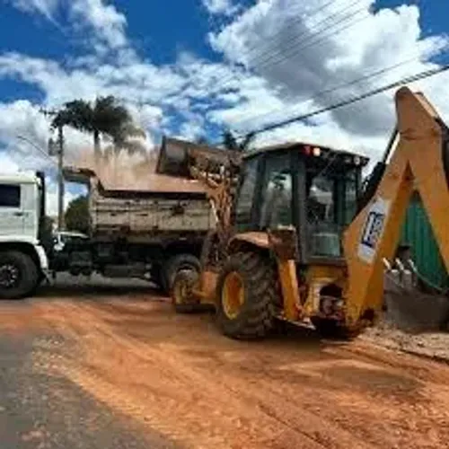 Terraplanagem e limpeza de lote demolição terra preta e terra para aterro !