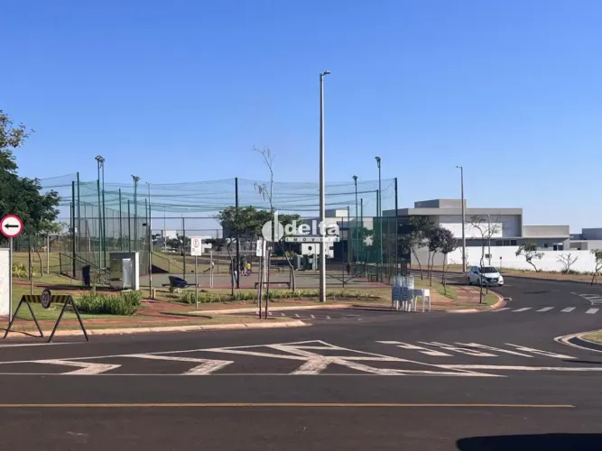 Terreno em condomínio disponível para venda no bairro Gávea em Uberlândia-MG