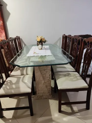 Mesa de Jantar com 8 Cadeiras - Vidro e Base em Mármore