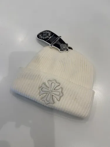 Gorro Chrome Hearts branco bordado