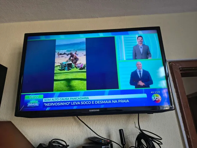 TV SAMSUNG 32 POLEGADAS NÃO É SMART SEM DEFEITO