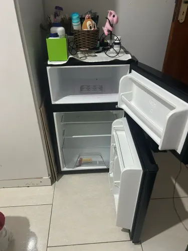 Frigobar semi novo!