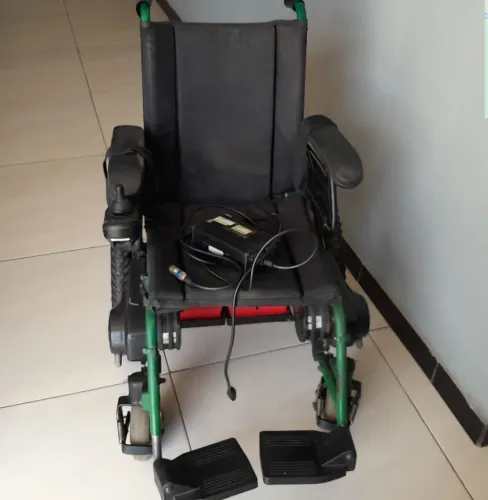 Cadeira de rodas motorizada