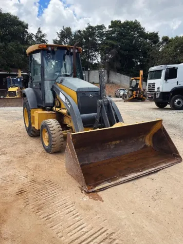 RETROESCAVADEIRA JOHN DEERE 310K