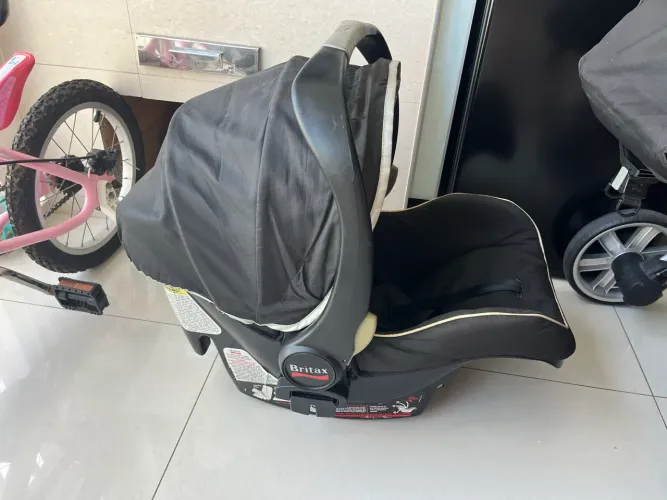 Carrinho de bebê e bebê conforto Britax B-agile