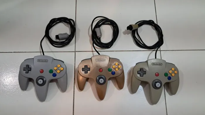 3 controles de Nintendo 64