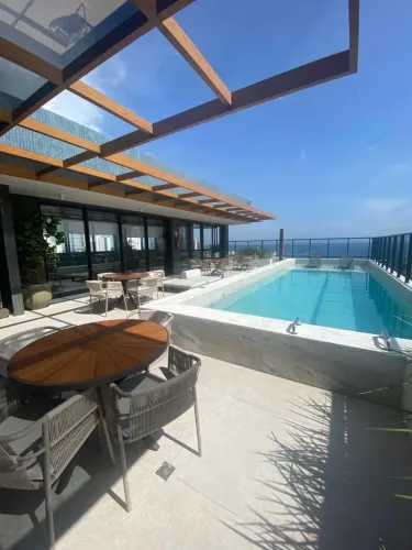 Apartamento na Barra, todo mobiliado, à poucos metros da praia e do shopping Barra.