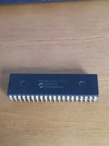 PIC 18f4550-I/P DIP-40 / Microchip