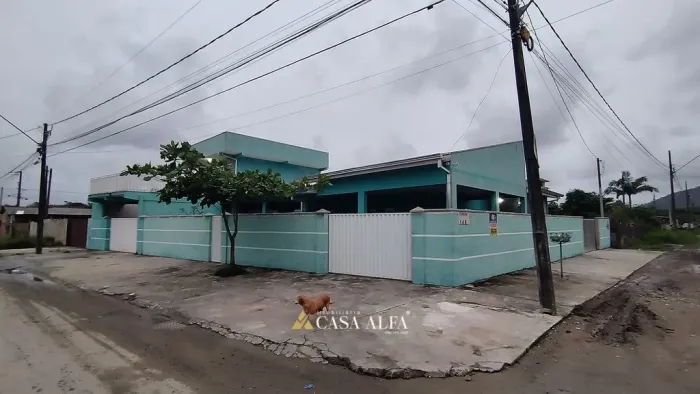 Casa e sobrado com piscina em Matinhos