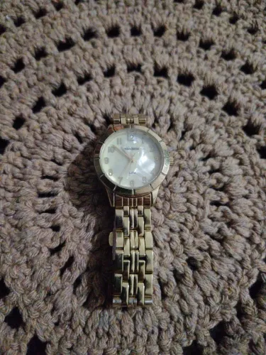Relógio feminino Mondaine vintage a bateria