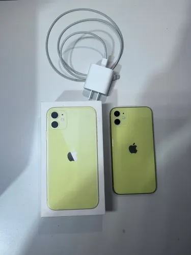 iPhone 11 amarelo 