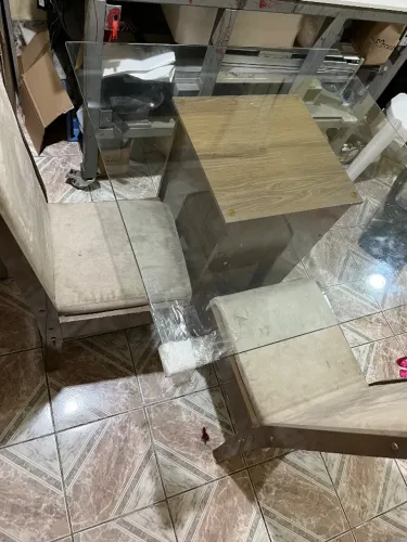 Mesa de vidro, com 4 cadeiras