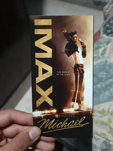 Card comemorativo Michael com pôster