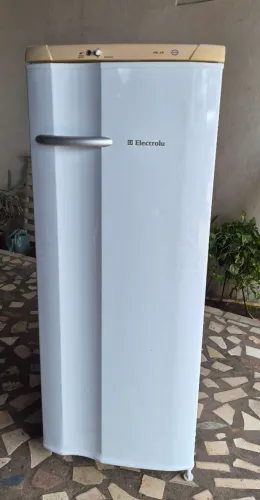 Geladeira Electrolux gelando bem. ENTREGO