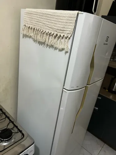 Geladeira seminova, em perfeito estado