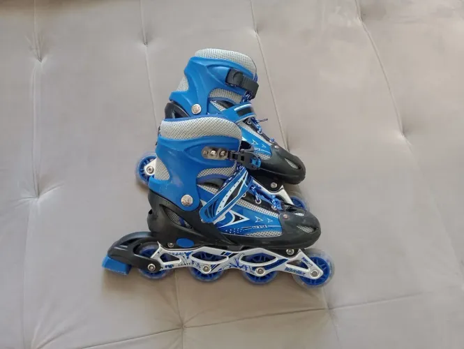 Patins semi novo