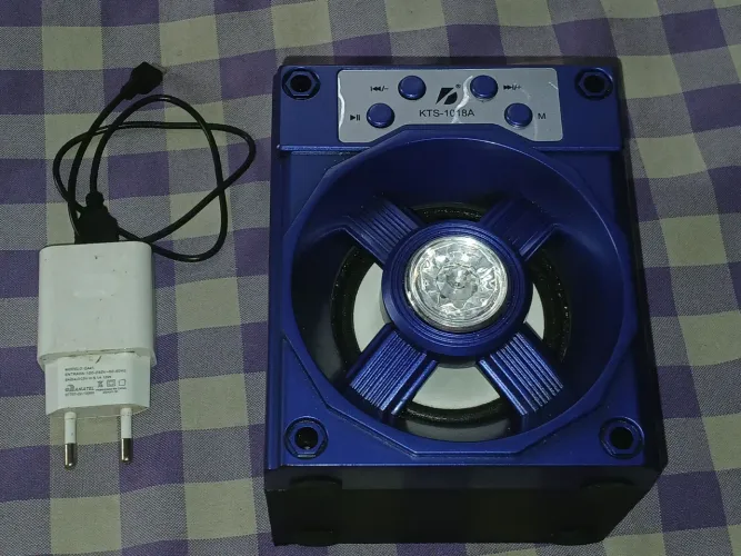 Caixa de Som Bluetooth com Rádio, USB, Sd Card + Pen Drive 4gb Com Música