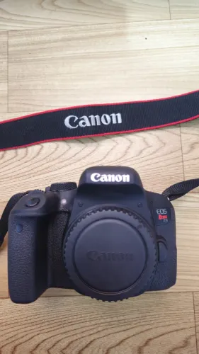 Canon T7i (menos de mil clicks)