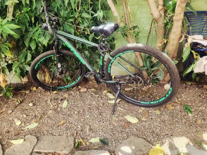 Vendo Bike trilha aro 29 , perfeita, passo cartão pego troca