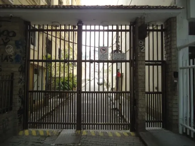 Casa de Vila no Catete com 3 quartos e vaga estacionamento, próximo do Metrô