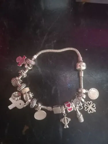 Vendo pandora com 16 berloques